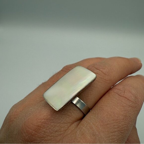 Mother of Pearl Statement Ring Size Adjustable - Picture 11 of 11
